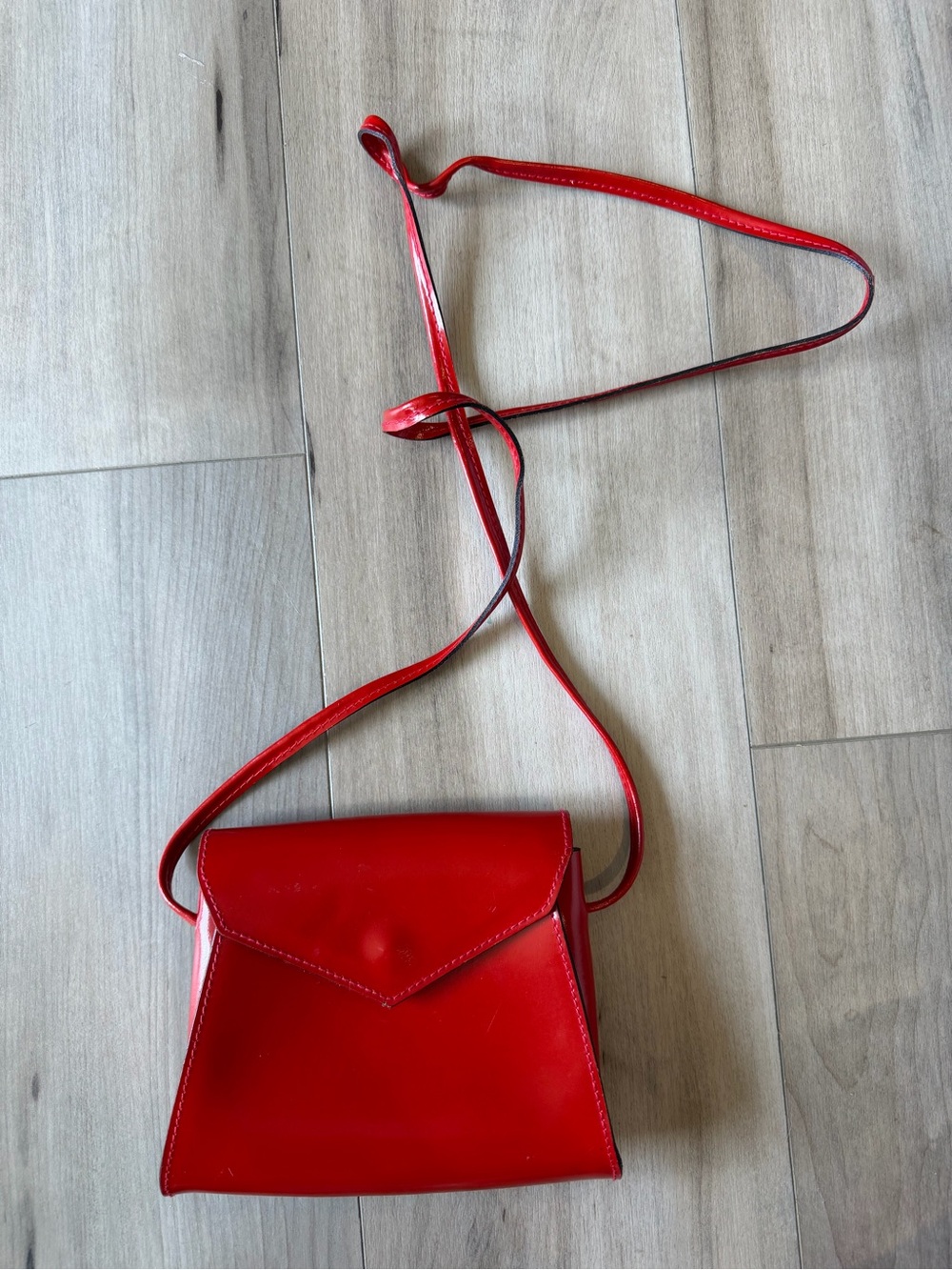 Red Women’s Crossbody Bag - Sleek Envelope Design Fabiah